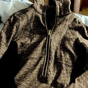 Lululemon 1/2 zip Grey/black  Pullover Size 4